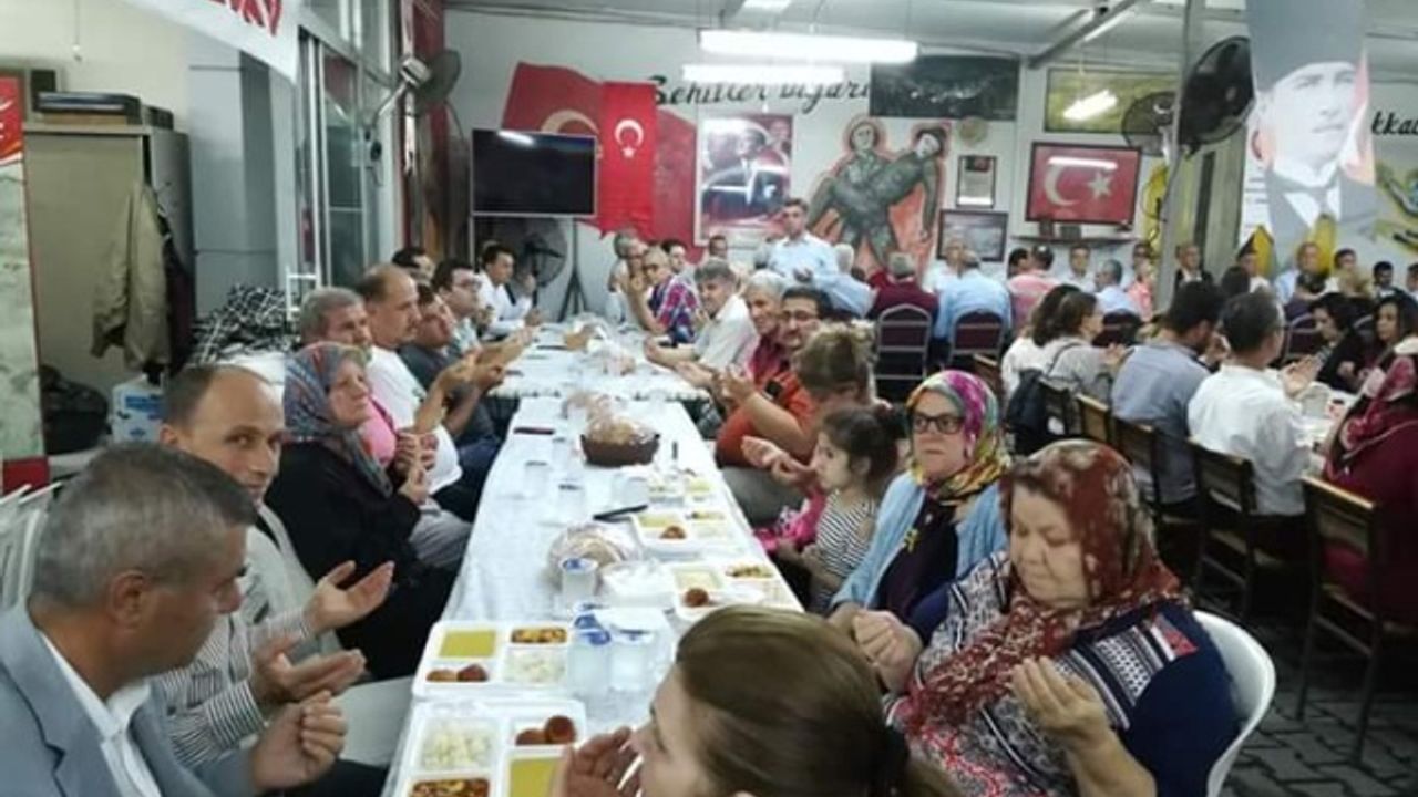18 Mart Çanakkaleliler Kültür ve Dayanışma Derneği tarafından iftar yemeği verildi