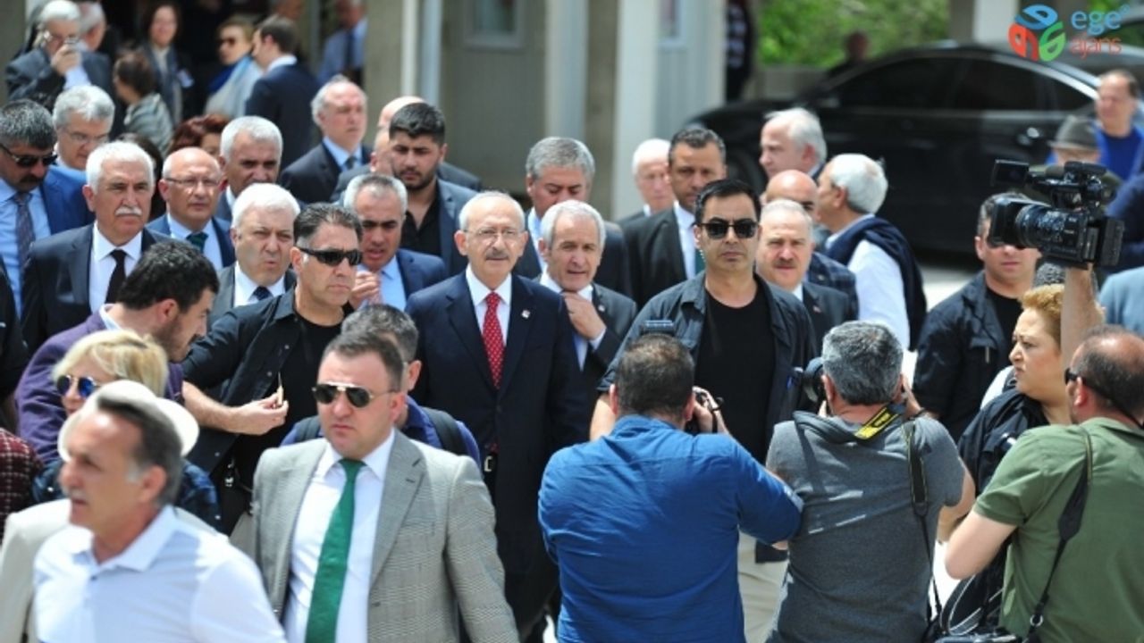 Anayasa Mahkemesi Onursal Başkanı Özden’in eşi sol yolculuğuna uğurlanıyor