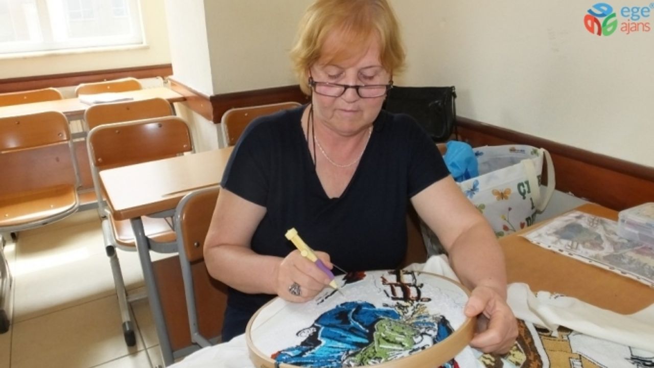 Burhaniye’de kadınların iplerle yaptığı resimler ilgi gördü