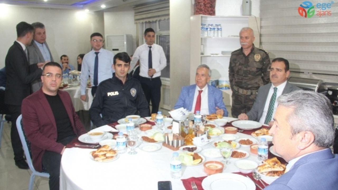 Vali Akbıyık, polis ve kurum amirleri ile iftarını açtı
