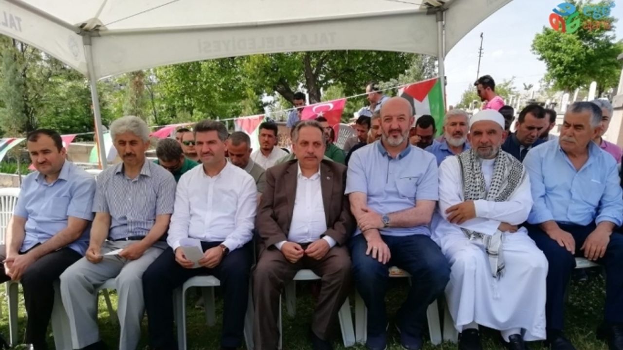 Mavi Marmara şehidi Furkan Doğan kabri başında anıldı