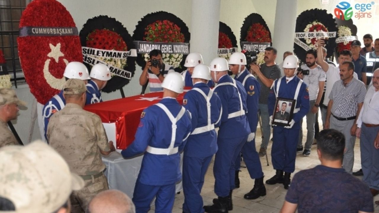 Silah kazasında şehit olan uzman çavuş toprağa verildi