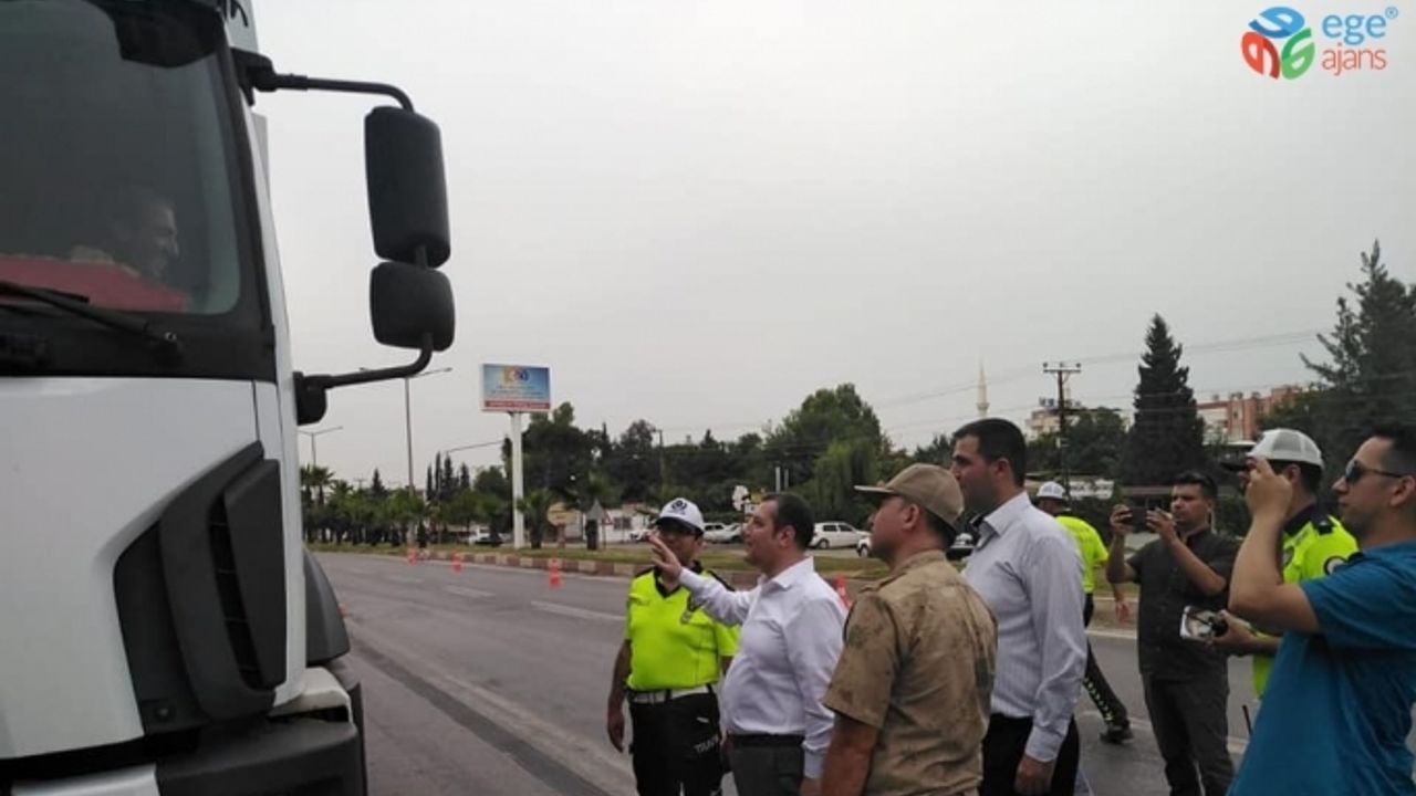 Trafik polisleri sürücüleri, Kaymakam ve Emniyet Müdürü de trafik ekiplerini denetledi