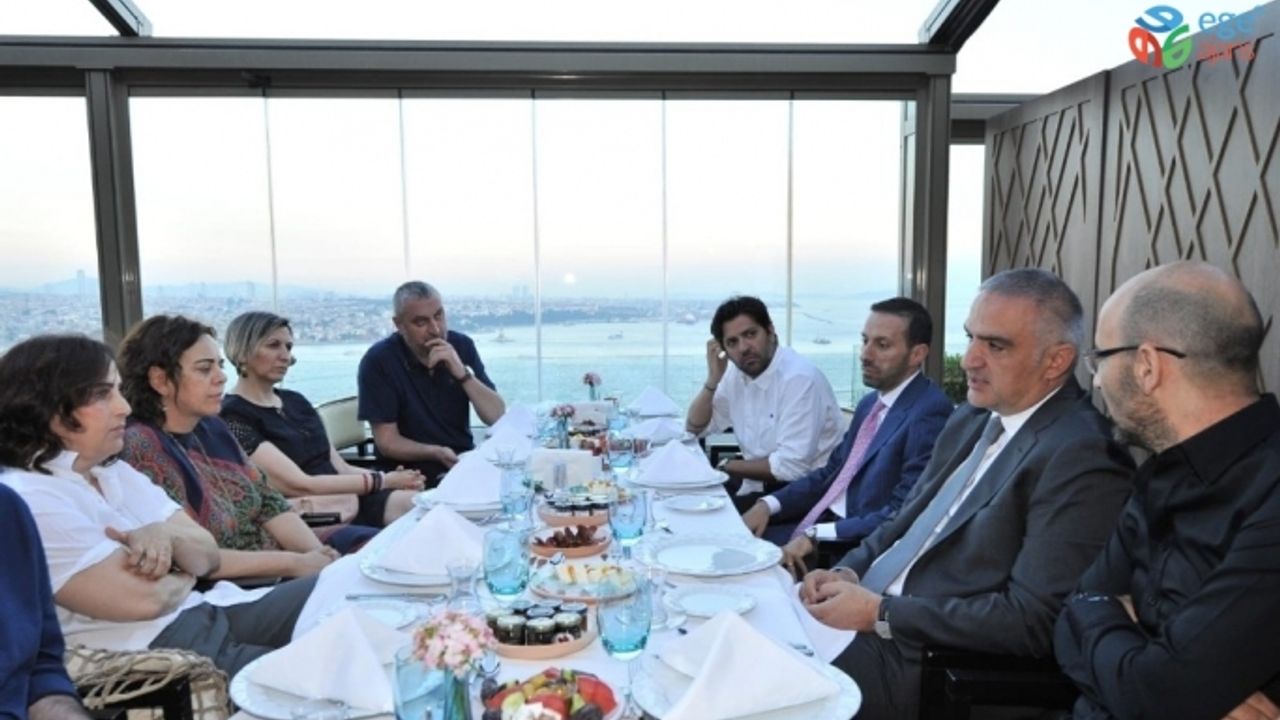 Türkiye’nin önde gelen yönetmenlerinden Bakan Ersoy’a iftar daveti