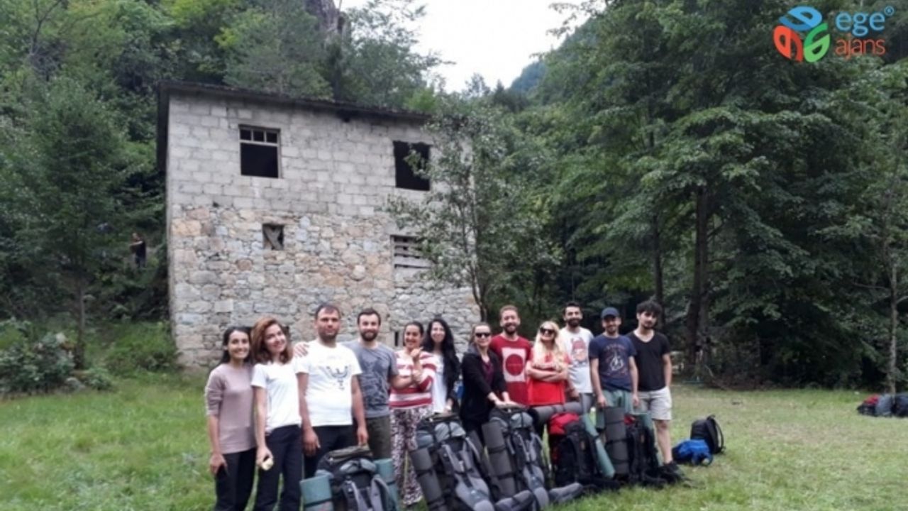 RTEÜ öğrencileri Doğa ve Kitap Projesi kapsamında kamp gerçekleştirdi