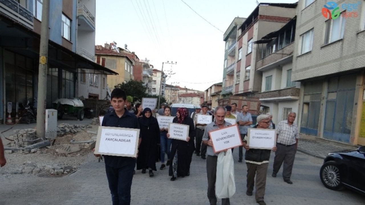 Canları tak etti, ellerine pankartları alıp sokağa çıktılar