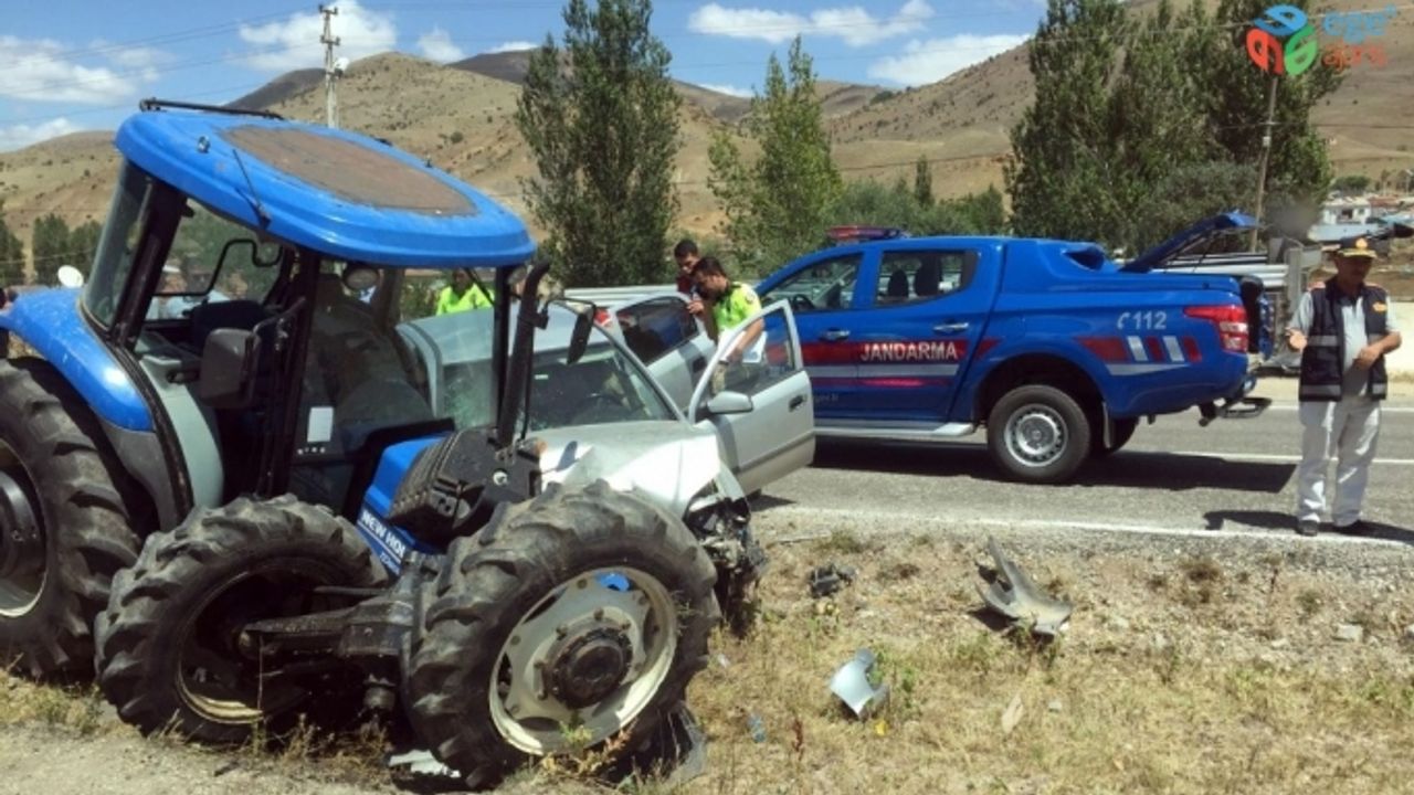 Gümüşhane’de iki ayrı trafik kazasında 5 kişi yaralandı
