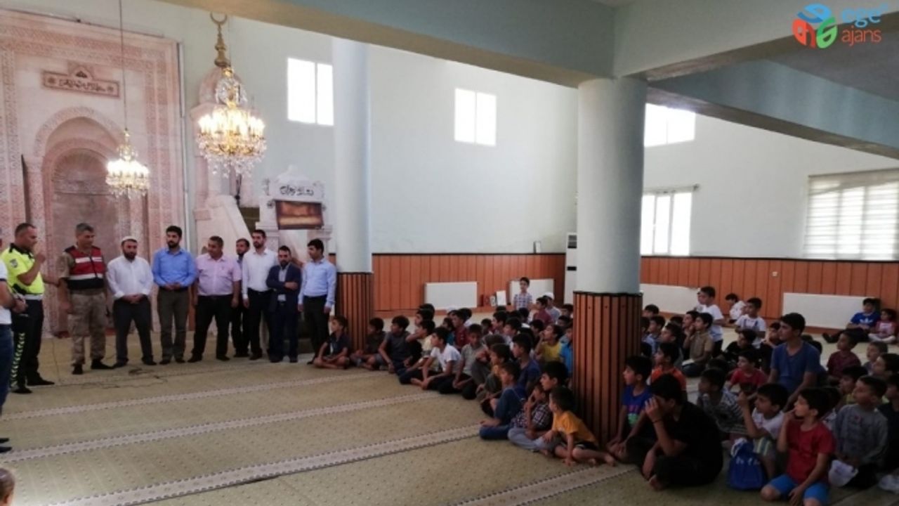 Öğrenciler camilerde hem Kur’an hem de trafik eğitimi aldı