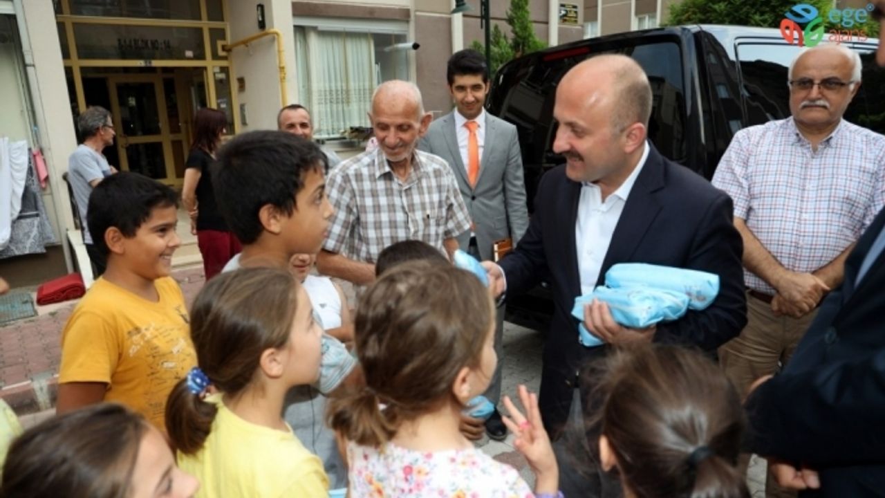 Vali Varol’dan hastalara moral ziyareti, çocuklara diş bakım seti