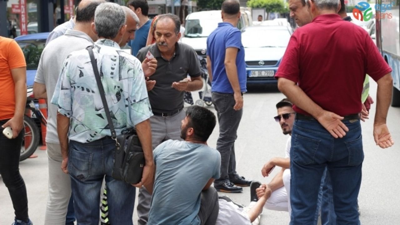Yaşlı adama çarptı, kartvizitini görgü tanıklarına bırakıp gitti