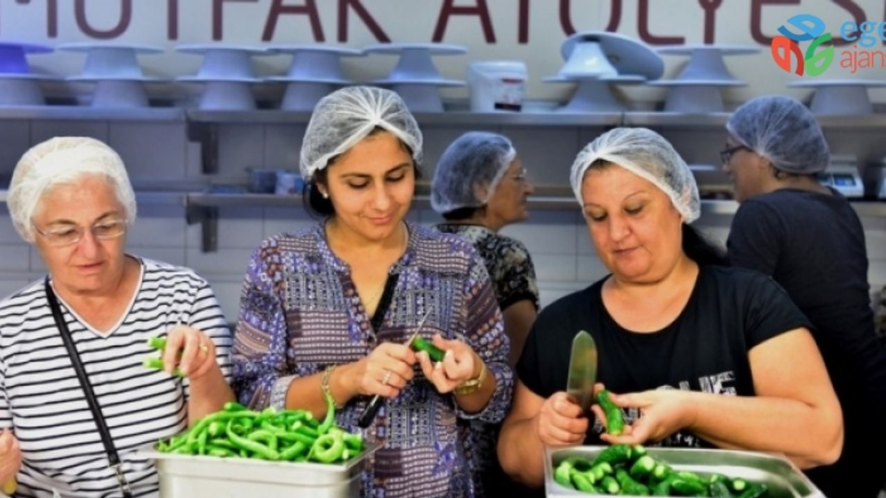 Bornovalı kadınlar kışa hazırlanıyor