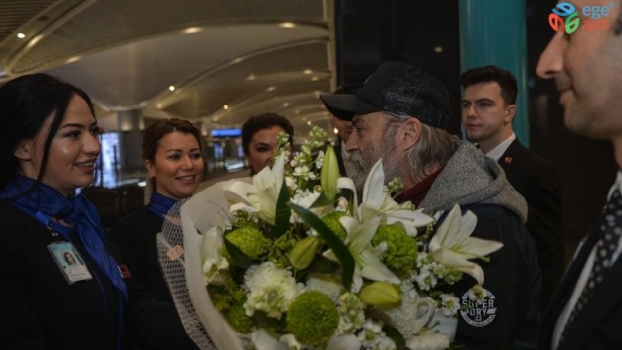 Emmy Ödülleri’nde "En İyi Erkek Oyuncu" ödülünü alan Haluk Bilginer İstanbul’a geldi