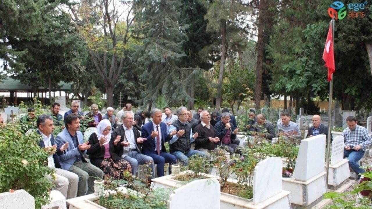 Şehit öğretmen Hacı Ömer Serin kabri başında anıldı