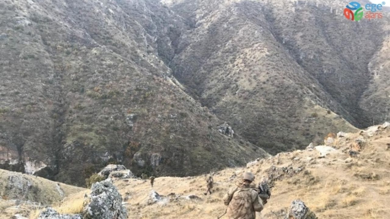 Teröristler tarafından toprağa gömülen patlayıcı imha edildi