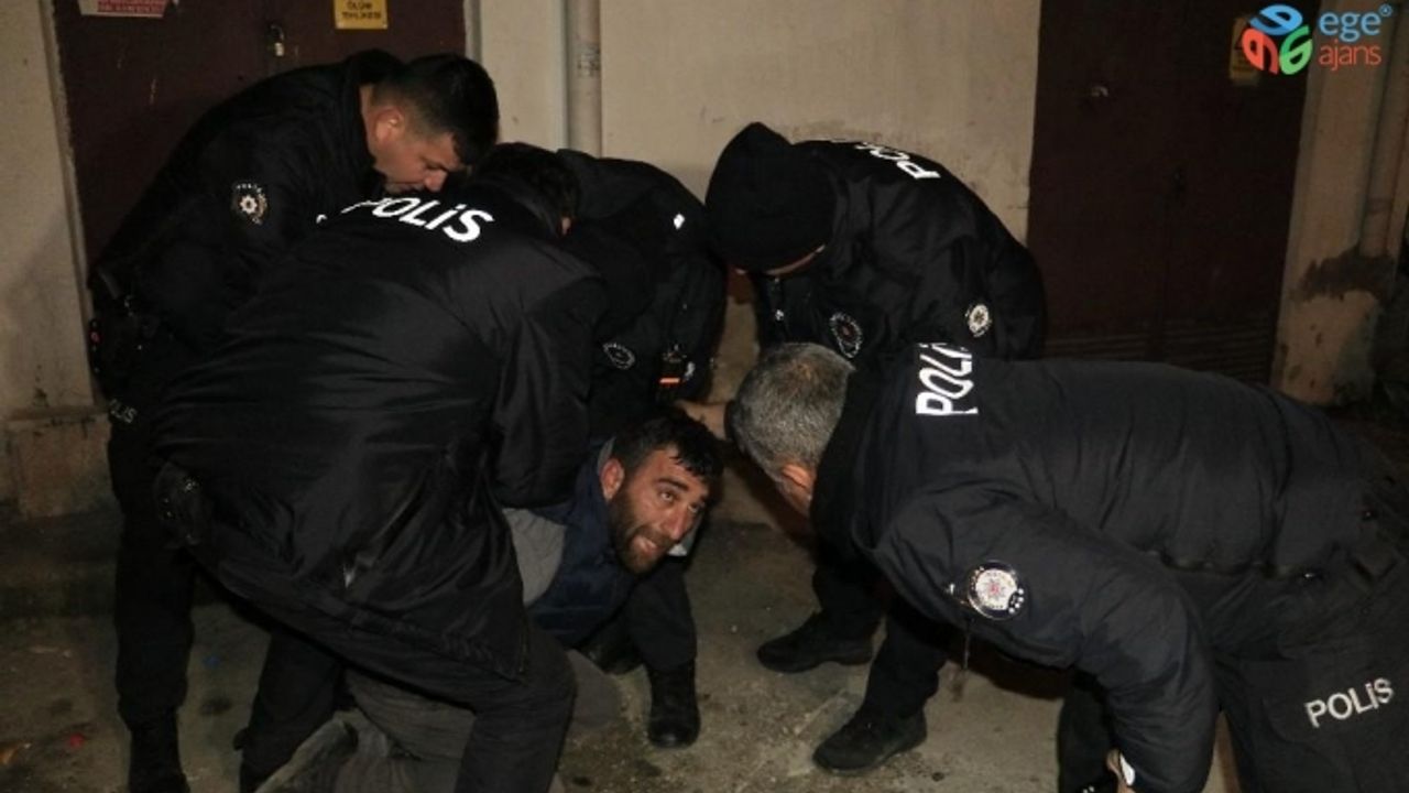 Adana’da bankaya giren hırsız polisten kaçamadı