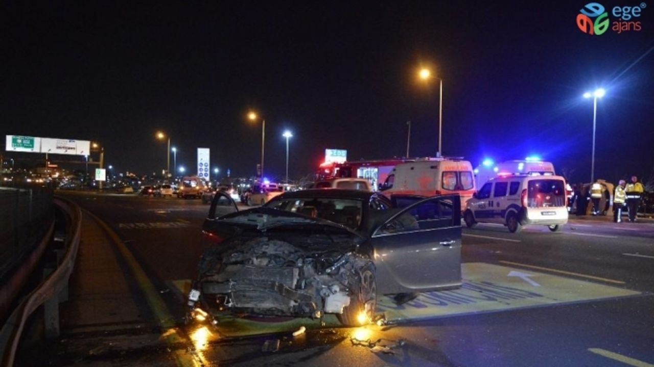 Kennedy Caddesinde meydana gelen 3 araçlı kazada 6 kişi yaralandı
