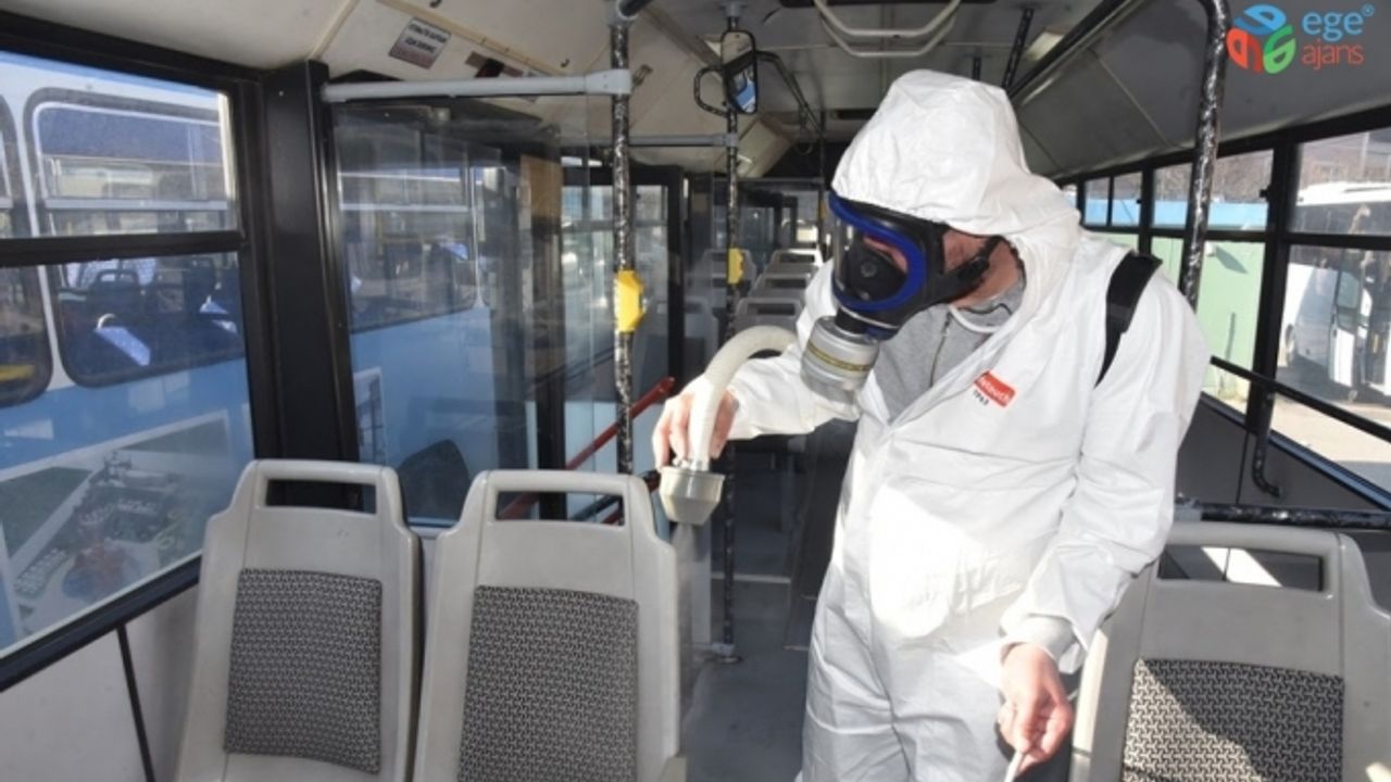 İzmit’te yüzlerce nokta korona virüse karşı ilaçlandı