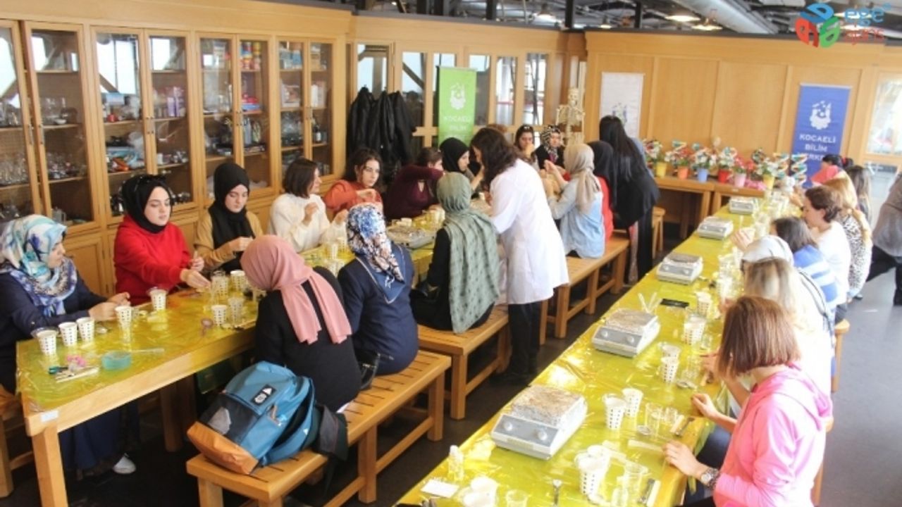 Kadınlar 8 Mart’ta kendi parfüm ve kremlerini ürettiler