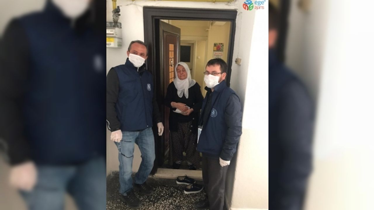 Maaşı evine teslim edilen yaşlı kadın: “Oğlum bunun içinden harçlık alın”