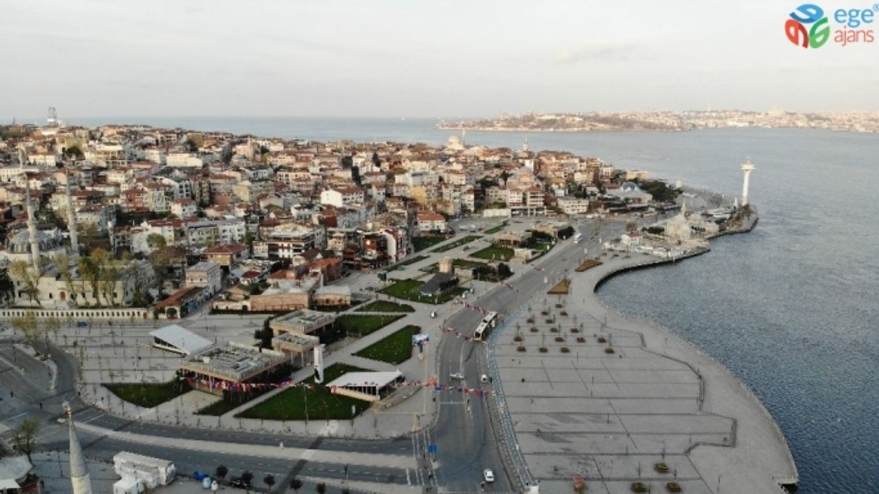 4 günlük sokağa çıkma kısıtlaması nedeniyle Üsküdar Meydanı boş kaldı