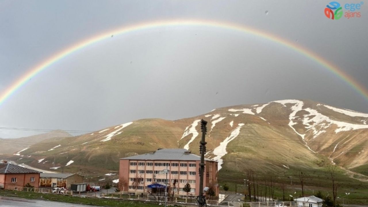 Bitlis’te yağmur sonrası gökkuşağı güzelliği