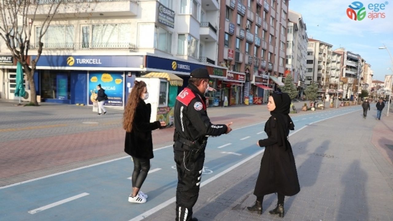 Bolu’da yayalara kapalı caddeye sebepsiz ve maskesiz girenlere para cezası