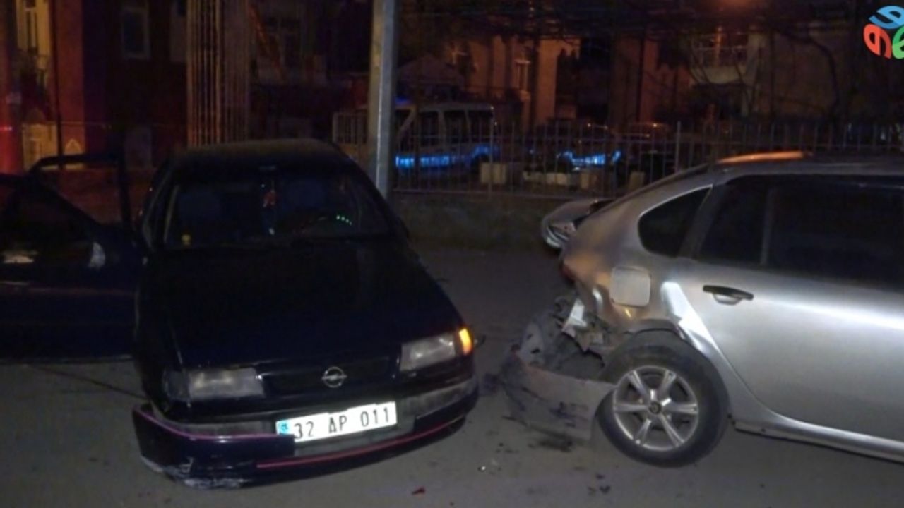 Ehliyetsiz ve alkollü sürücü park halindeki otomobile çarptı: 3 yaralı