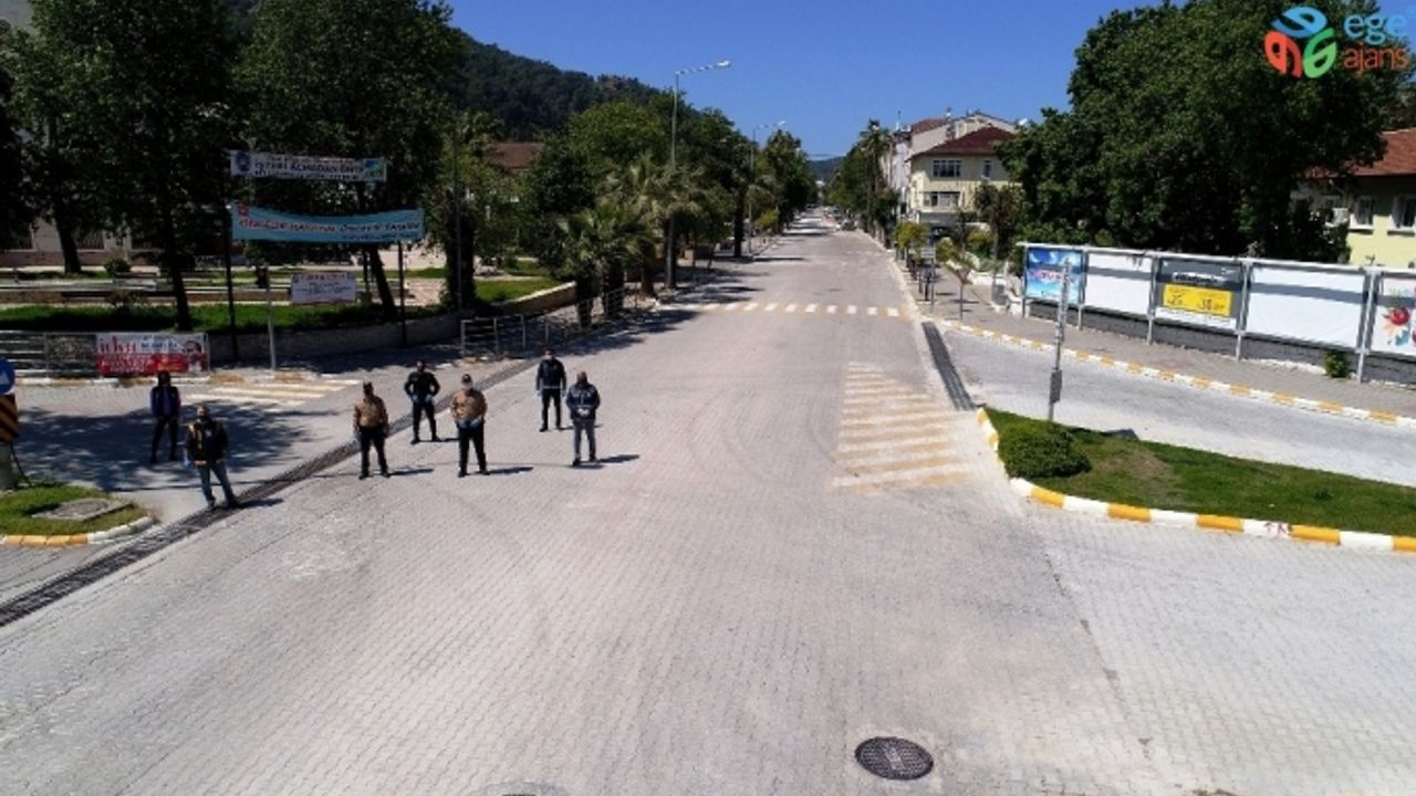 Fethiye’de sokağa çıkma kısıtlamasına uymayan 71 kişiye 72 bin lira ceza