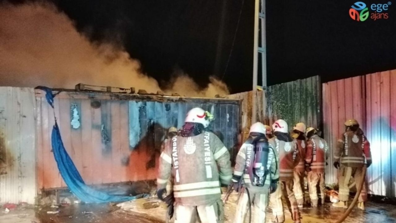 Hurdalık alanda çıkan yangın için itfaiye ekipleri seferber oldu