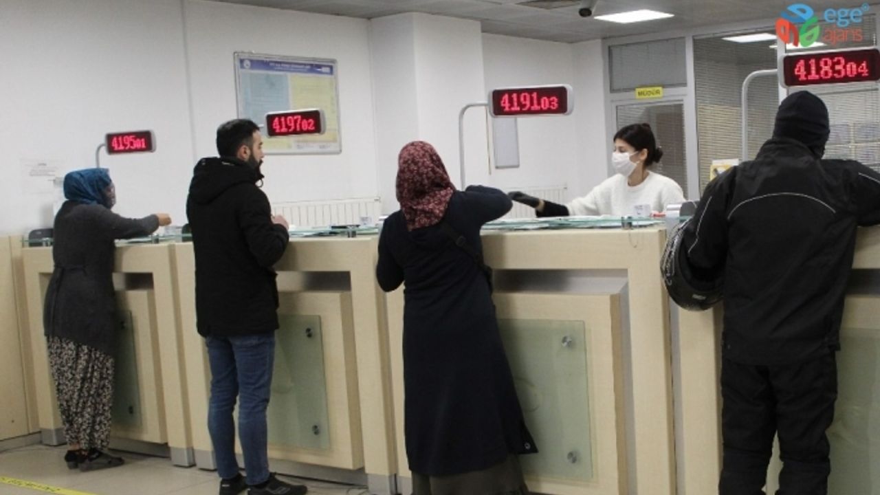 İhtiyaç sahibi ailelere yapılan 1000 TL’lik yardım ödemeleri evlerde yapılacak