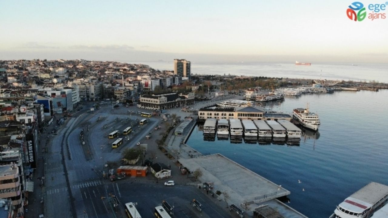 Kadıköy Meydanı sokağa çıkma kısıtlaması nedeniyle sessizliğini sürdürüyor
