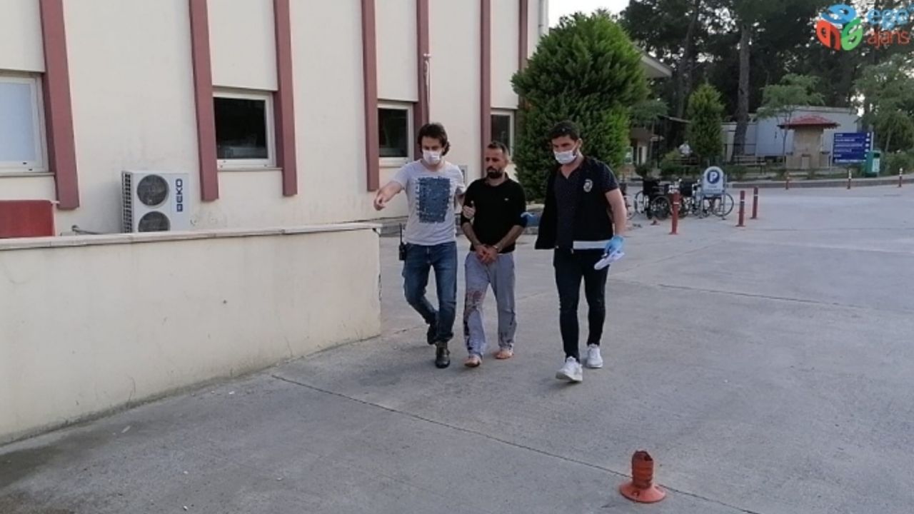 Karısı ve baldızını bıçakladı, kanlı eşofmanıyla polise teslim oldu