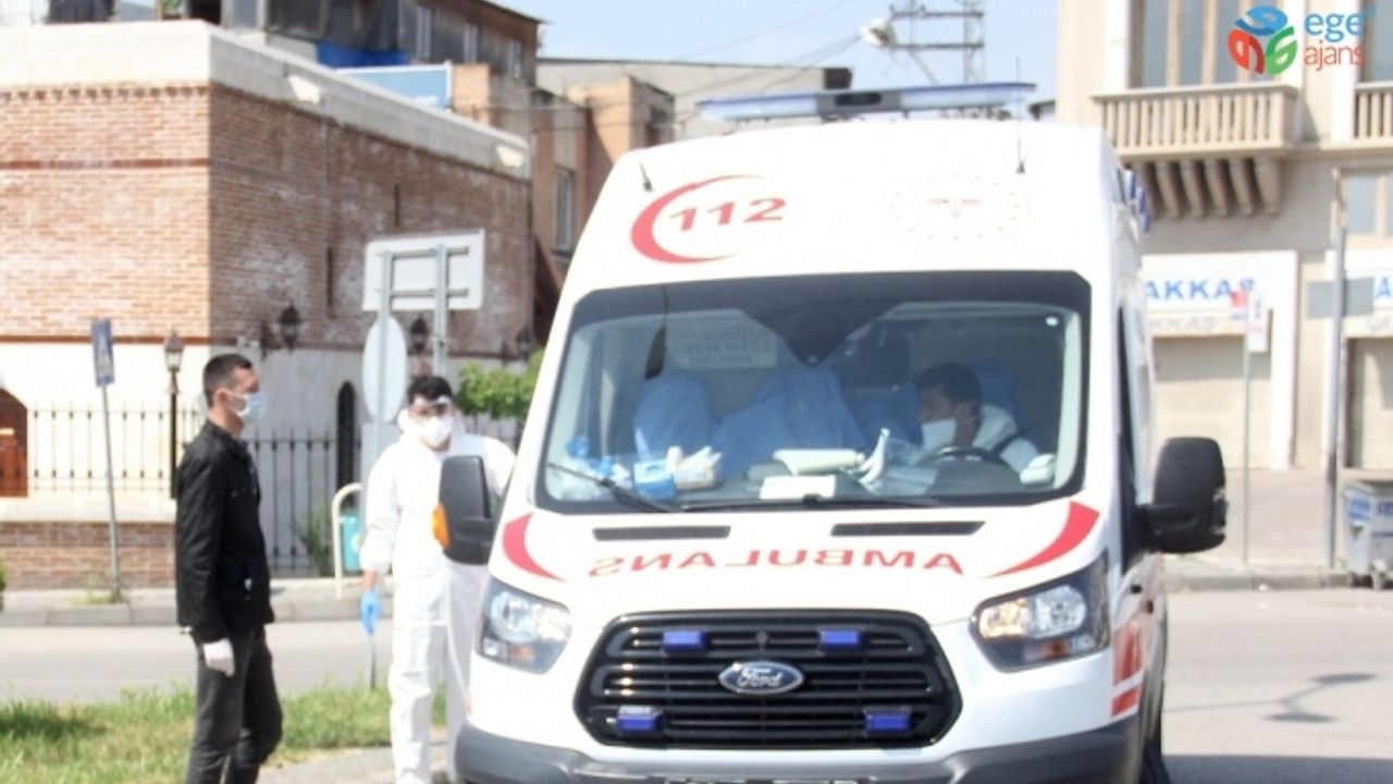 Korona virüs şüphesiyle sokağa çıktı, ambulansla hastaneye gitti