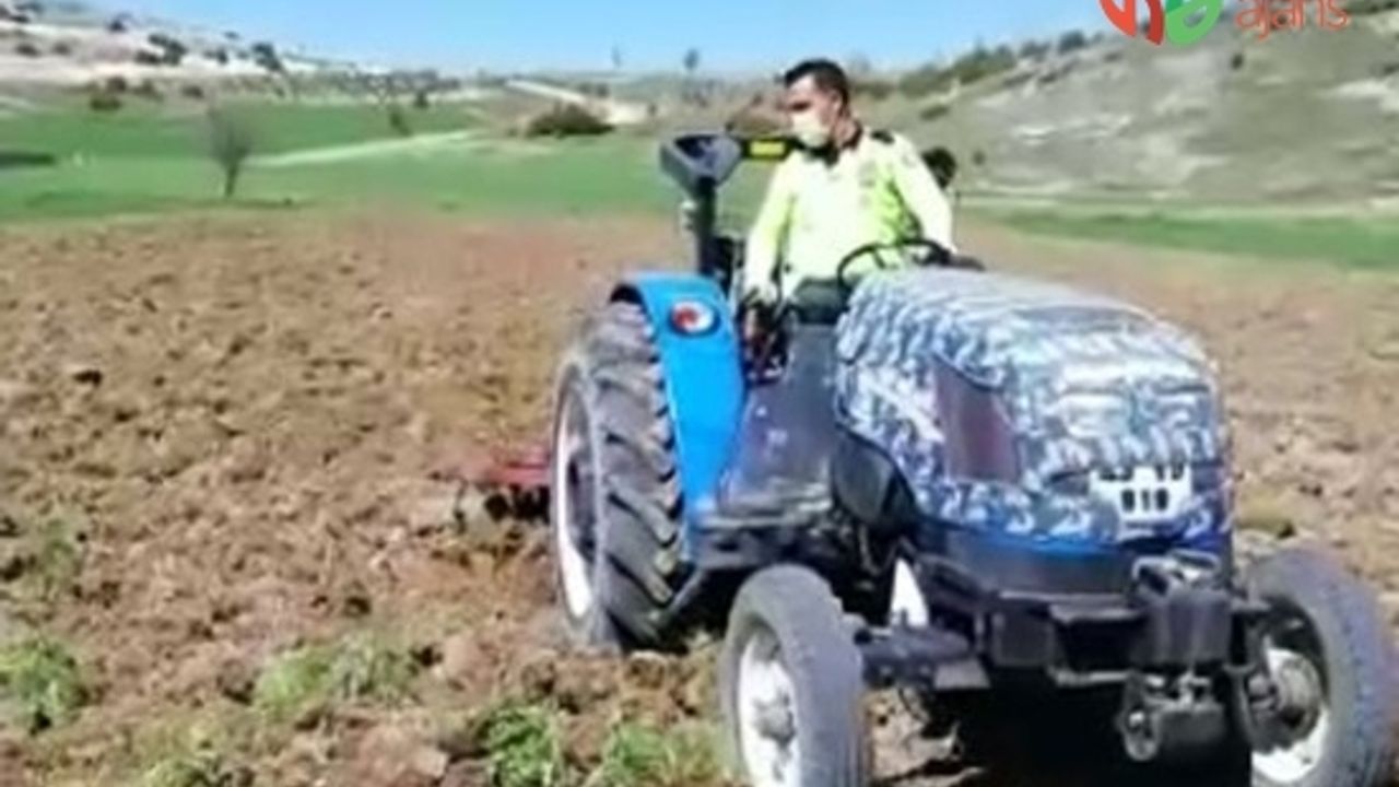 Polisten tarlasına süren çiftçiye yardım