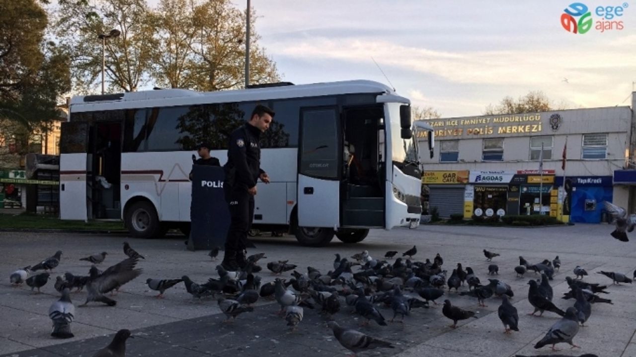 Sakarya Gar Meydanı’nda görev yapan polisten duyarlı hareket