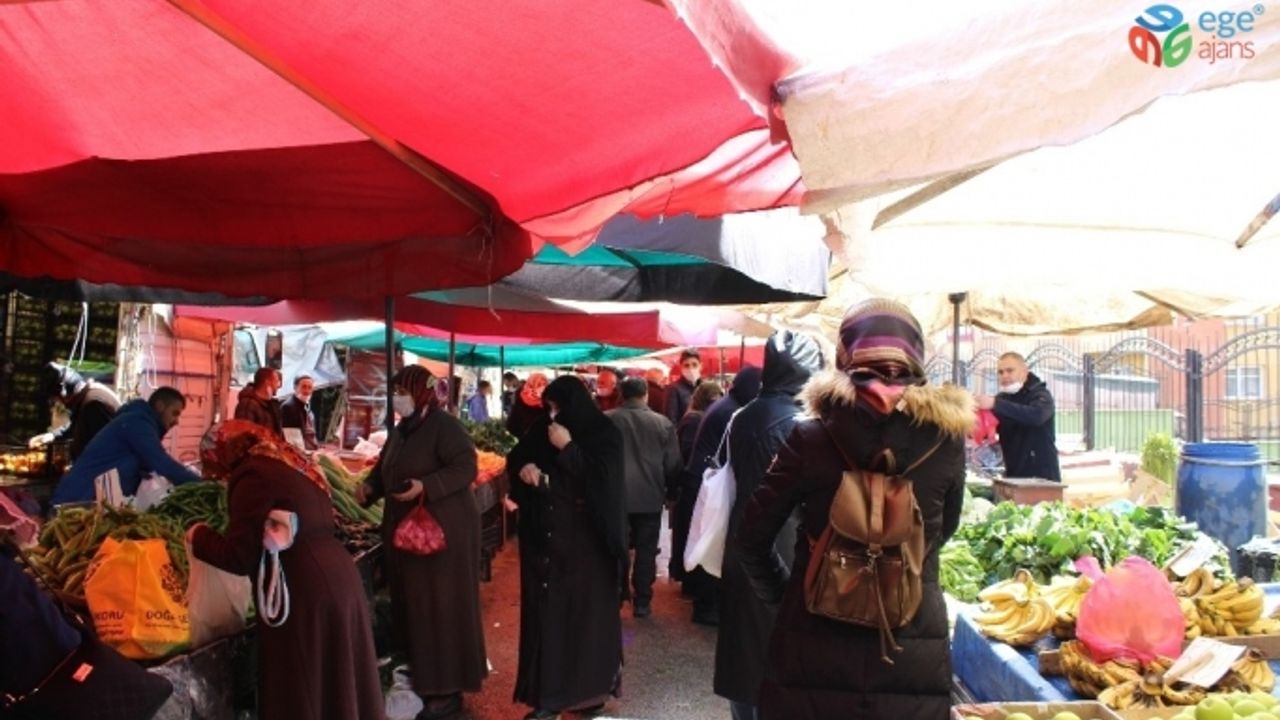 Sokağa çıkma yasağı öncesi vatandaşlar pazarlara akın etti