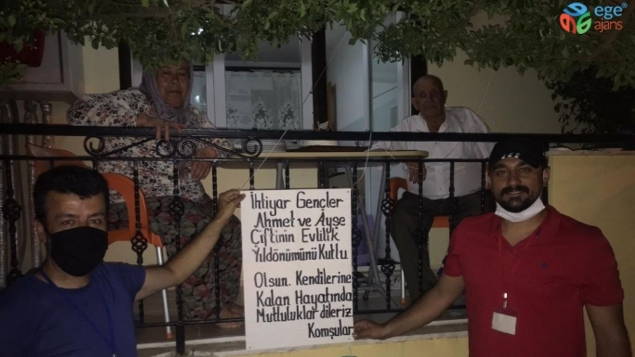 56’ıncı evlilik yıl dönümlerini Vefa Destek Grubu’nun sürpriziyle kutladılar