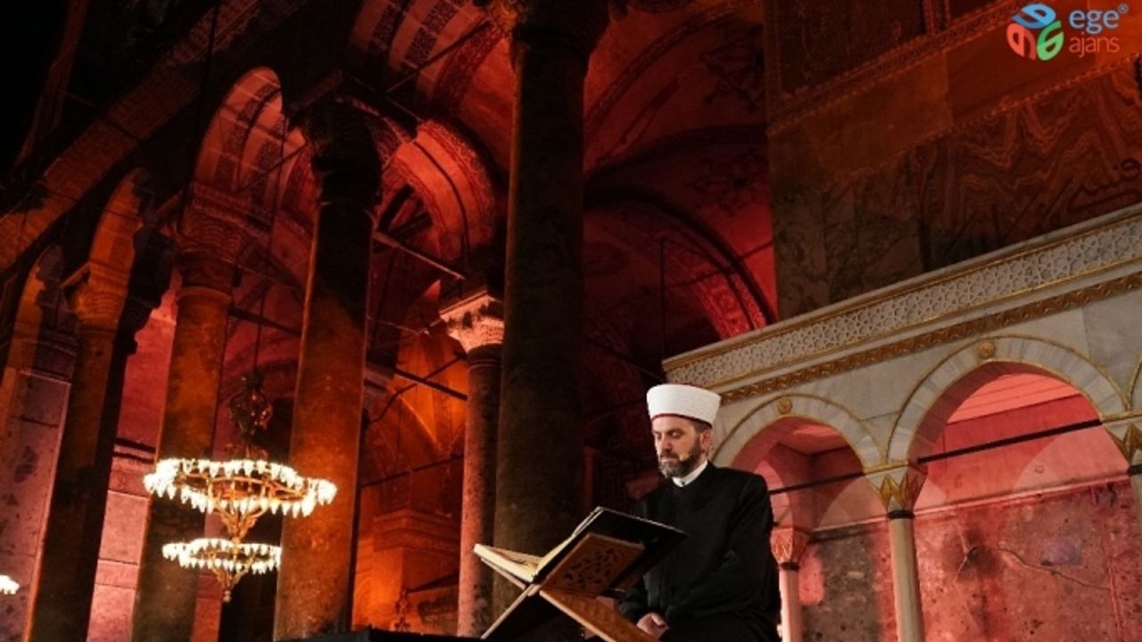 İstanbul’un fethinin 567. yılı Cumhurbaşkanı Erdoğan’ın katılımıyla Ayasofya’da kutlandı