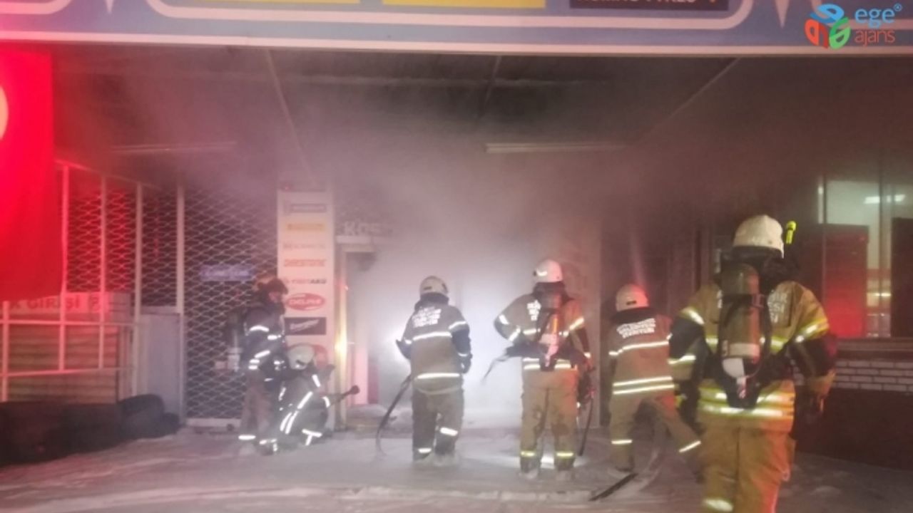 İzmir’de korkutan yangında 8 katlı bina boşaltıldı
