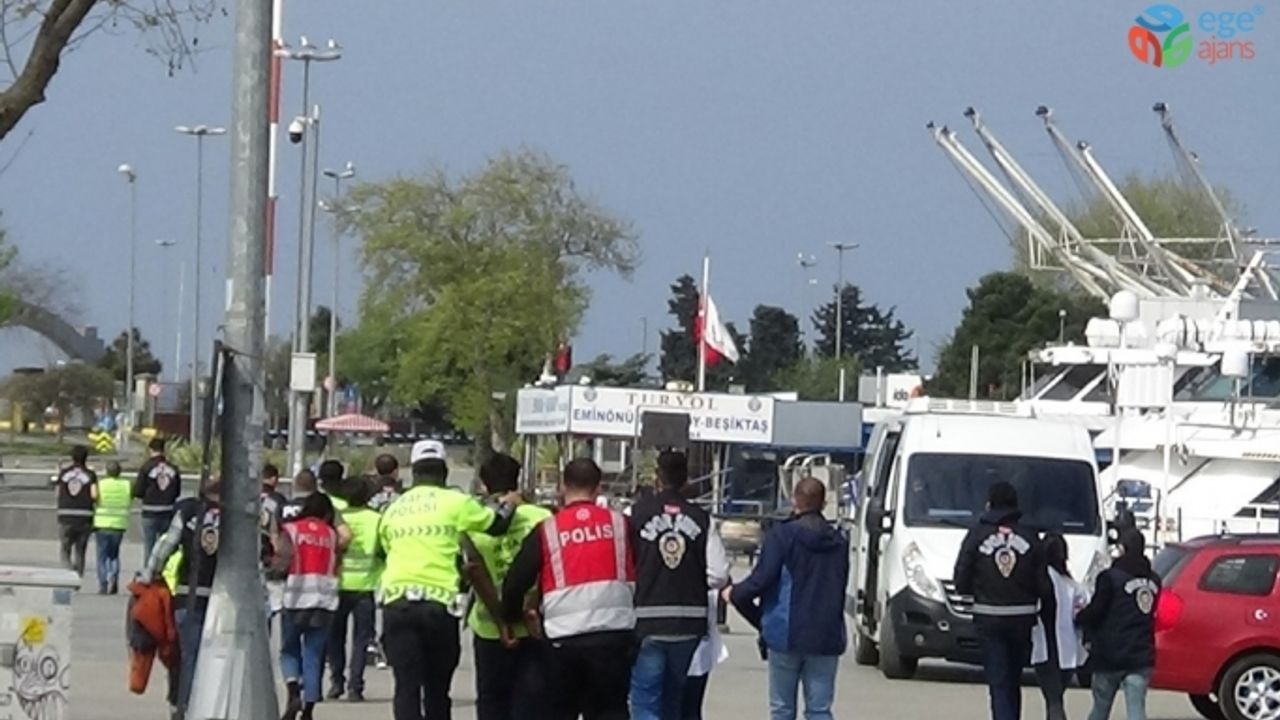 Kadıköy’de sokağa çıkma kısıtlamasına rağmen 1 Mayıs protestosu