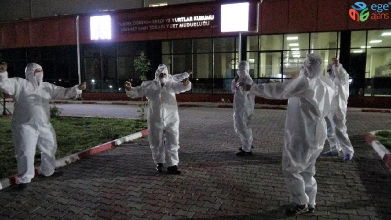 Karantinadaki vatandaşlara moral olsun diye ’Tokat sarması’ oynadılar