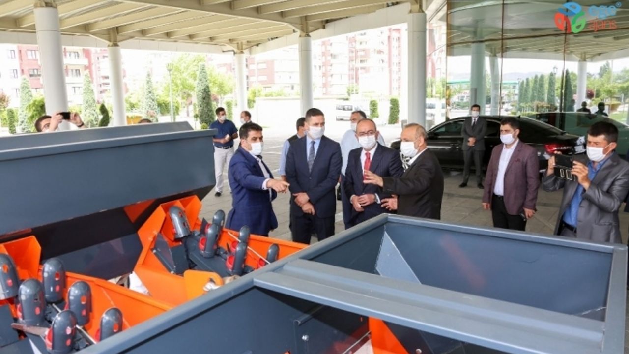 Meram çiftçisine ekipman desteği vermek üzere atılan imzalar ilk meyvelerini verdi