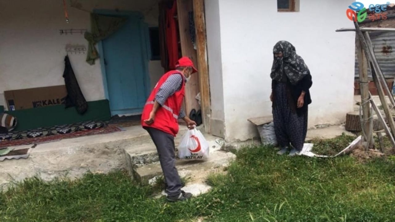 Mesut Özil’in Aslanapa’ya gönderdiği yardımlar bayramın son günü dağıtıldı