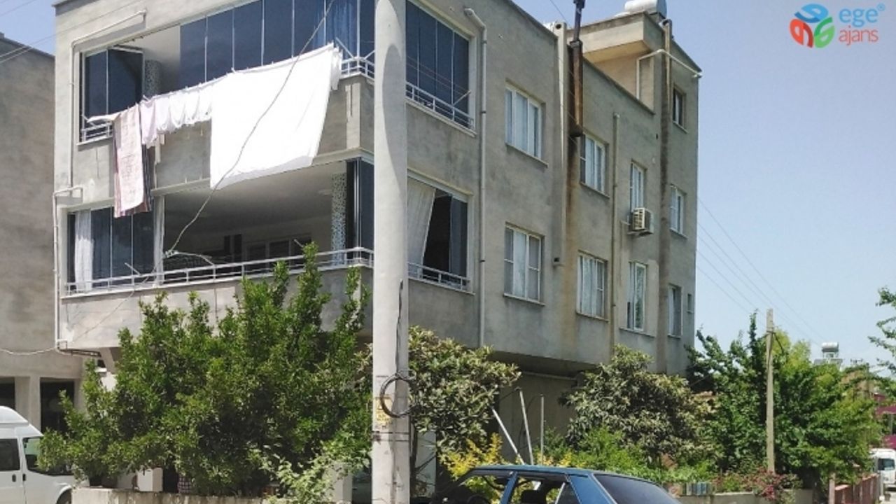 Önüne çıkan araca çarpmamak için ani manevra yaptı, bahçe duvarından içeri girdi