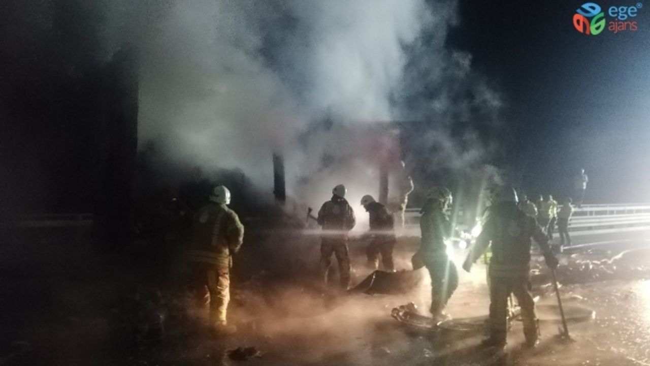 (Özel) Kuzey Marmara Otoyolu’nda medikal maske yüklü tır dorsesinde yangın