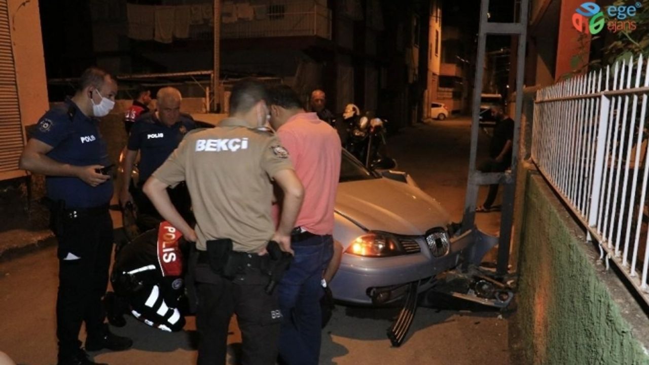 Silah sesi ihbarına giden polis ekipleri kurşunlanmış otomobili buldu