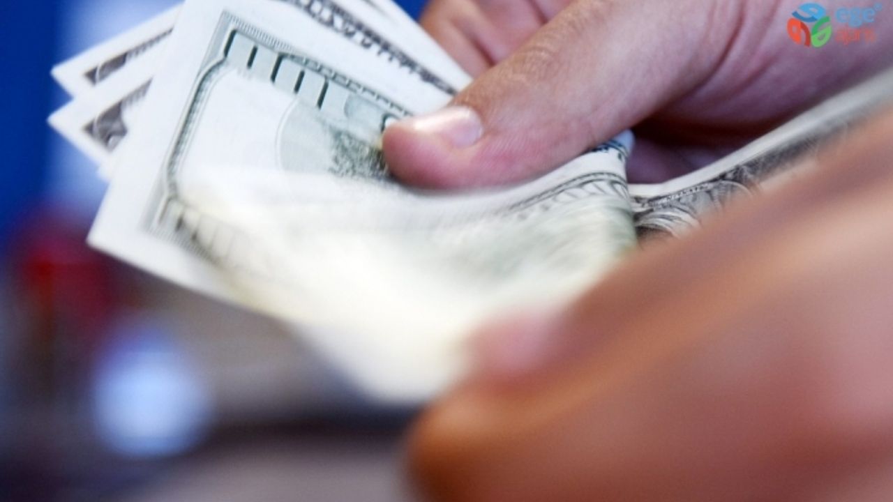 Yıl sonu enflasyon beklentisi geriledi, dolar tahmini yükseldi