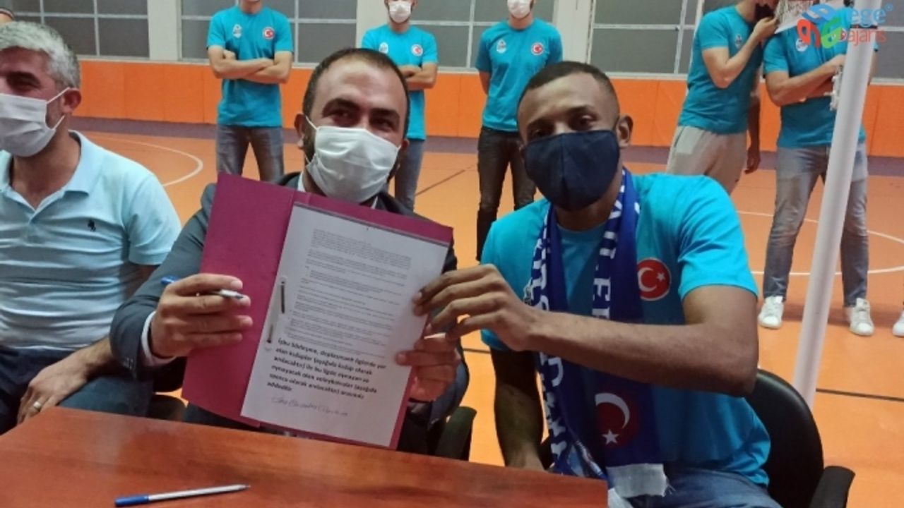 Adilcevaz TÜRŞAD Voleybol Takımı Brezilyalı voleybolcuyla sözleşme imzaladı