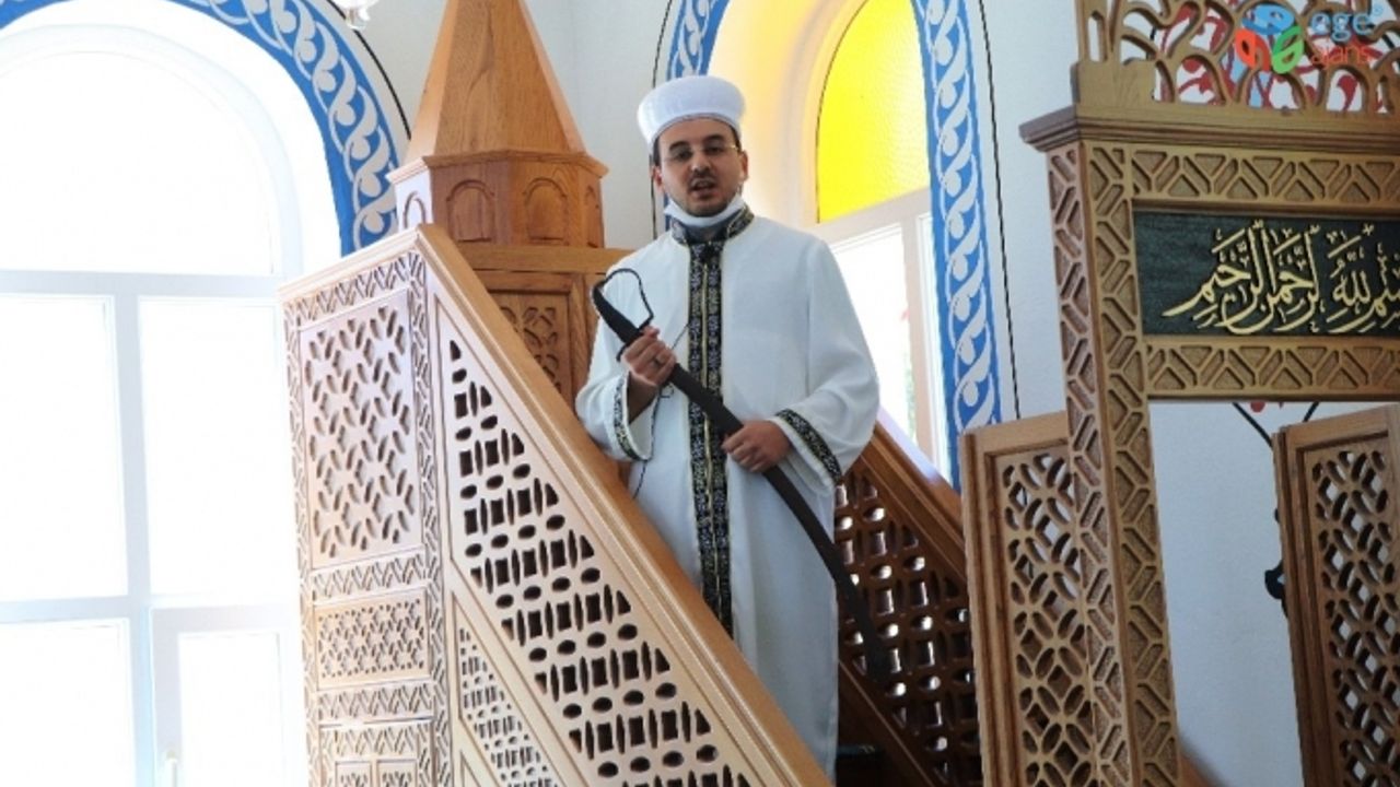 Bu camide hutbe 9,5 asırdır ’kılıç’la okunuyor