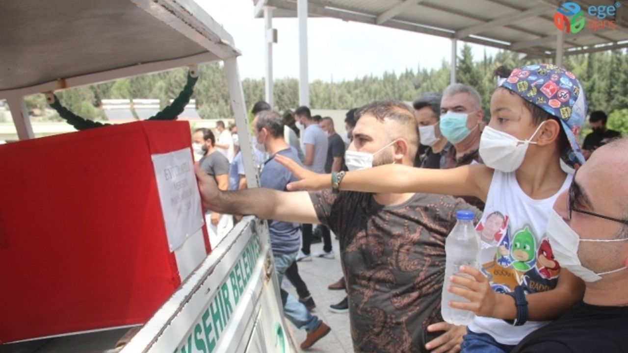 Evinde ölü bulunan özel harekat polisi toprağa verildi